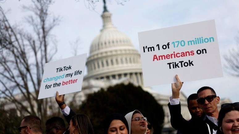 Manifestação contra proibição do TikTok nos EUA