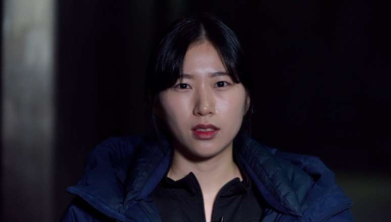 Park preparou uma bolsa de sobreviv&ecirc;ncia essencial para mulheres com itens que ela pode encontrar no dia a dia e postou o processo em seu canal no YouTube para ajudar outras mulheres