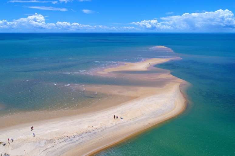 Piscinas naturais da Praia de Corumbau impressionam os turistas 