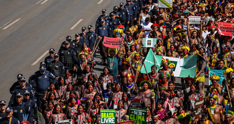 Indígenas em Brasília divulgam reivindicações aos Três Poderes