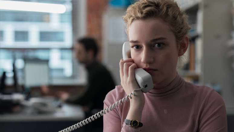 Julia Garner em 'A Assistente'