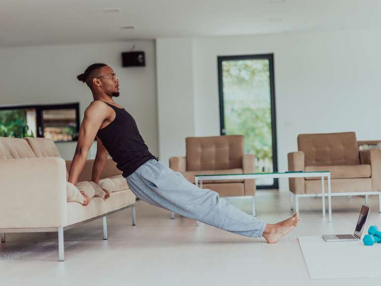 Com a calistenia é possível treinar apenas com o peso do corpo