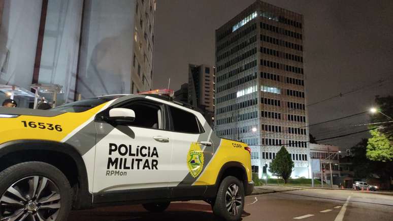 Região do Centro Cívico foi fechada pela PM, que negociava rendição de homem armado em Curitiba.