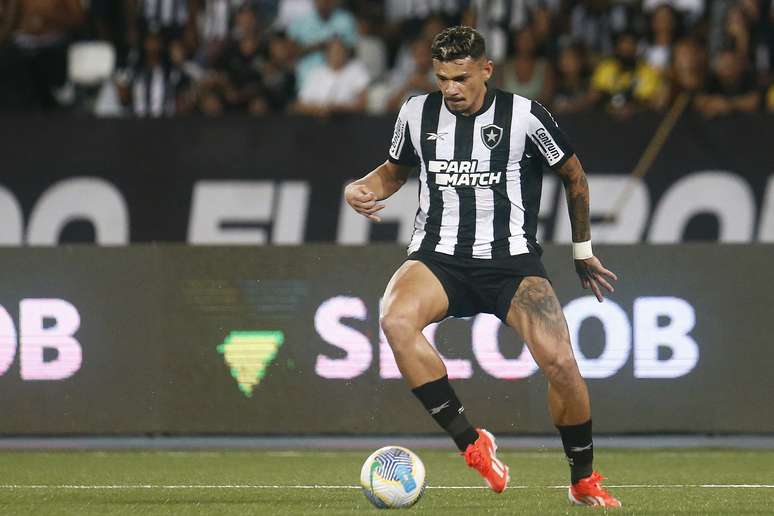 Tiquinho will miss Botafogo against Flamengo on Sunday