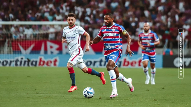 Tinga em ação durante confronto contra o San Lorenzo 