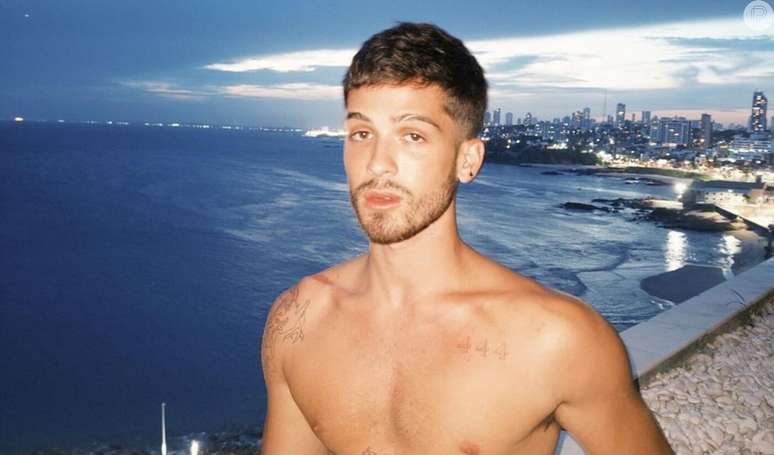 João Guilherme posa sem camisa em novas fotos e enlouquece a web, que cita Bruna Marquezine.