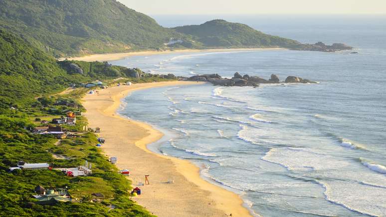 Praia Molhe e Galheta (ao fundo) vistas da pista de salto de parapente