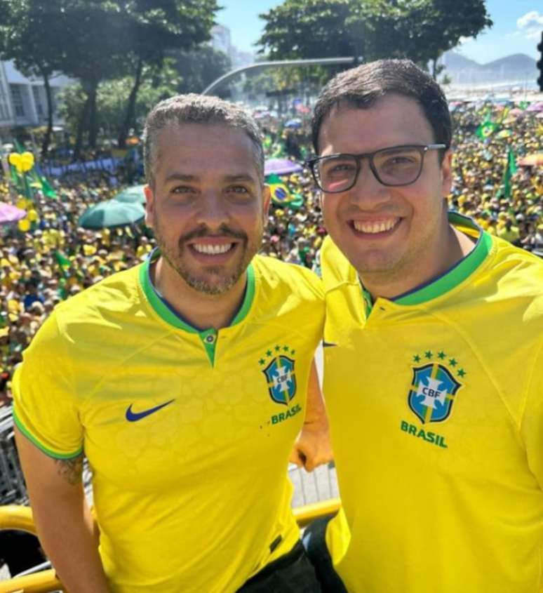 Rodrigo Amorim e o irmão, Rogério, em ato convocado por Jair Bolsonaro no Rio