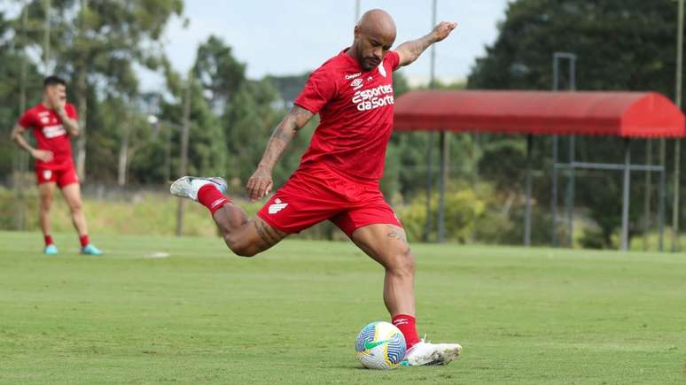 Thiago Heleno gets injured, becomes absent and Atletico is left with few pieces in defense