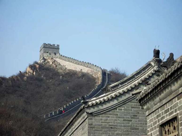 A história da Humanidade é marcada por guerras por domínio territorial que levaram à construção de muralhas para a defesa de regiões. A mais famosa é a Grande Muralha da China.