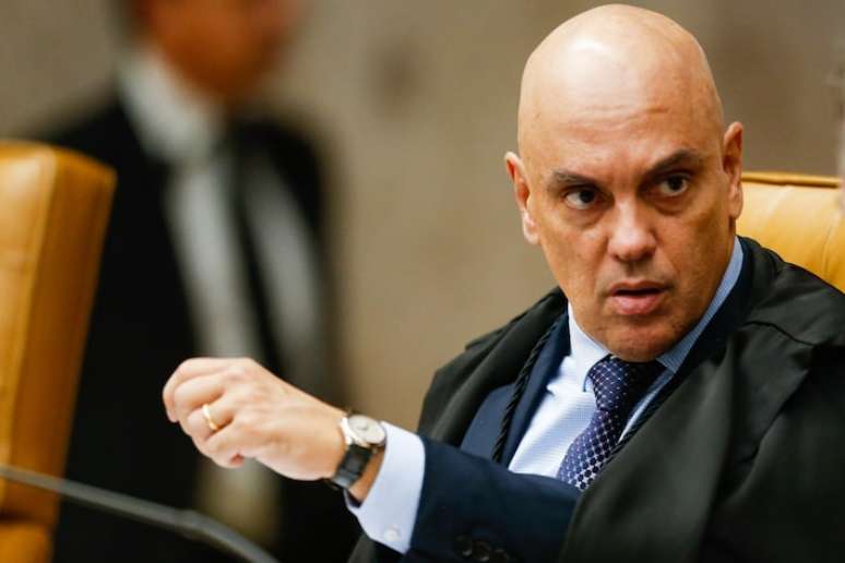 Manifestantes pedem o impeachment do ministro do STF Alexandre de Moraes