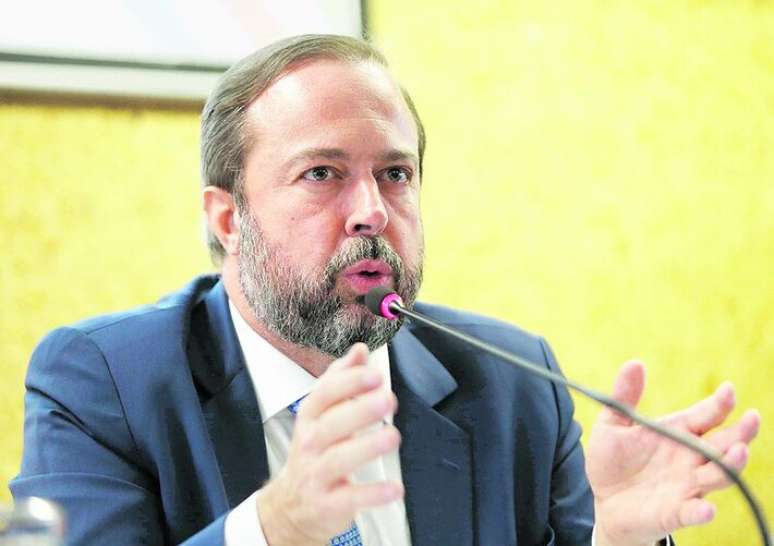 Alexandre Silveira, ministro de minas e energia, defendeu fim dos subsídios às energias renováveis