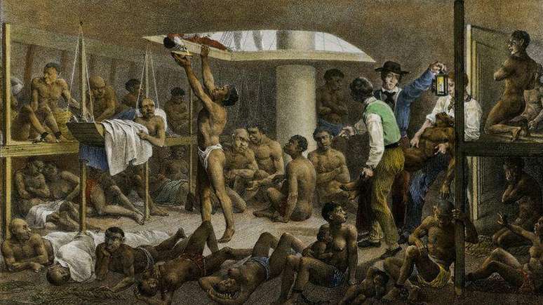 Brasileiros participaram ativamente do tráfico transatlântico de escravizados e país tem que assumir sua responsabilidade, diz historiador
