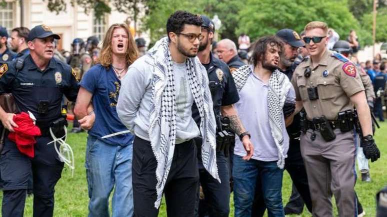 A polícia de Nova York prendeu vários estudantes pela sua participação em protestos a favor da causa palestina