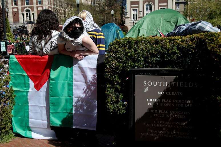 Alguns estudantes se manifestam a favor da causa palestina, outros contra Israel