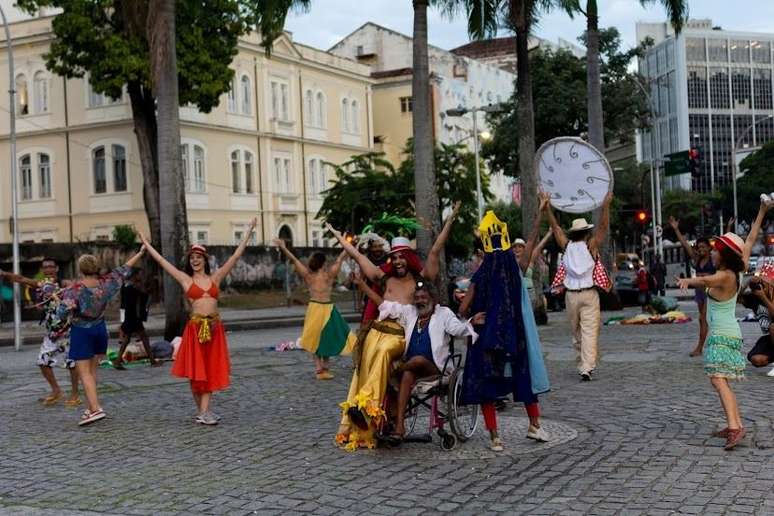 Grupo Tá na Rua, do Rio de Janeiro, comemora 44 anos reafirmando a produção artística feita para todos, sem nenhuma distinção