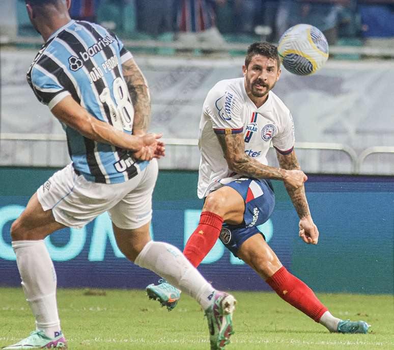 Em confronto de Tricolores pelo Brasileiro, Bahia joga melhor e vence Grêmio