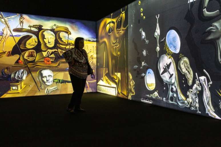 O uso da tecnologia permite uma visão ampliada da genialidade de Salvador Dalí.