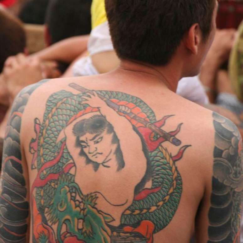 Drag&otilde;es e lutas s&atilde;o temas frequentes nas tatuagens da Yakuza