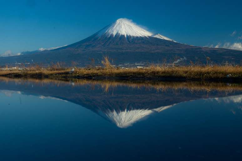Formado há 100 mil anos, o Monte Fuji tem 3,500 metros de altura e é Patrimônio Mundial da Unesco