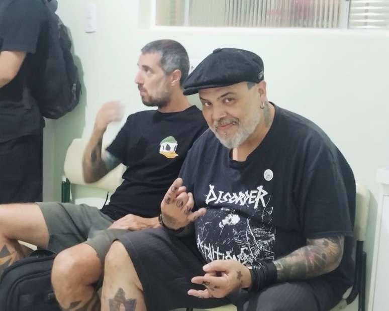 João Gordo, do Ratos do Porão, no camarim antes do show de 25 anos da 1 da Sul.