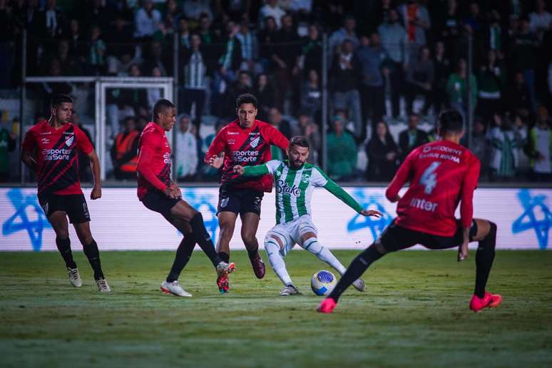 Furacão ficou devendo em Caxias do Sul.