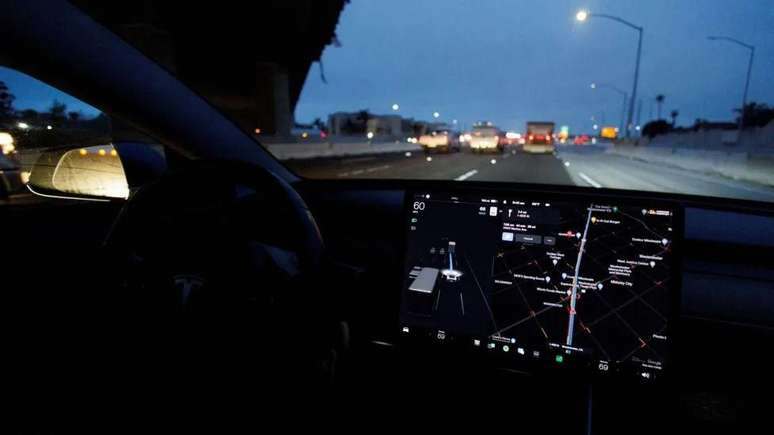 Musk defende que sistemas de autopiloto são o futuro da indústria automobilística