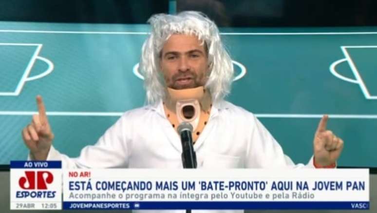 Journalist dresses up as Einstein to blast the Flamengo trio: “Football has become science”