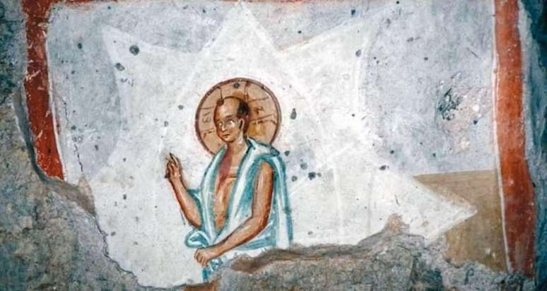 Durante a Idade Média, divindades como Cristo ou Maria eram apresentadas sem cabelos