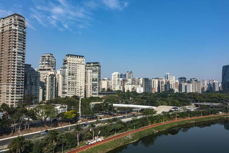 A Marginal Pinheiros, principal via que dá acesso à Zona Oeste de São Paulo