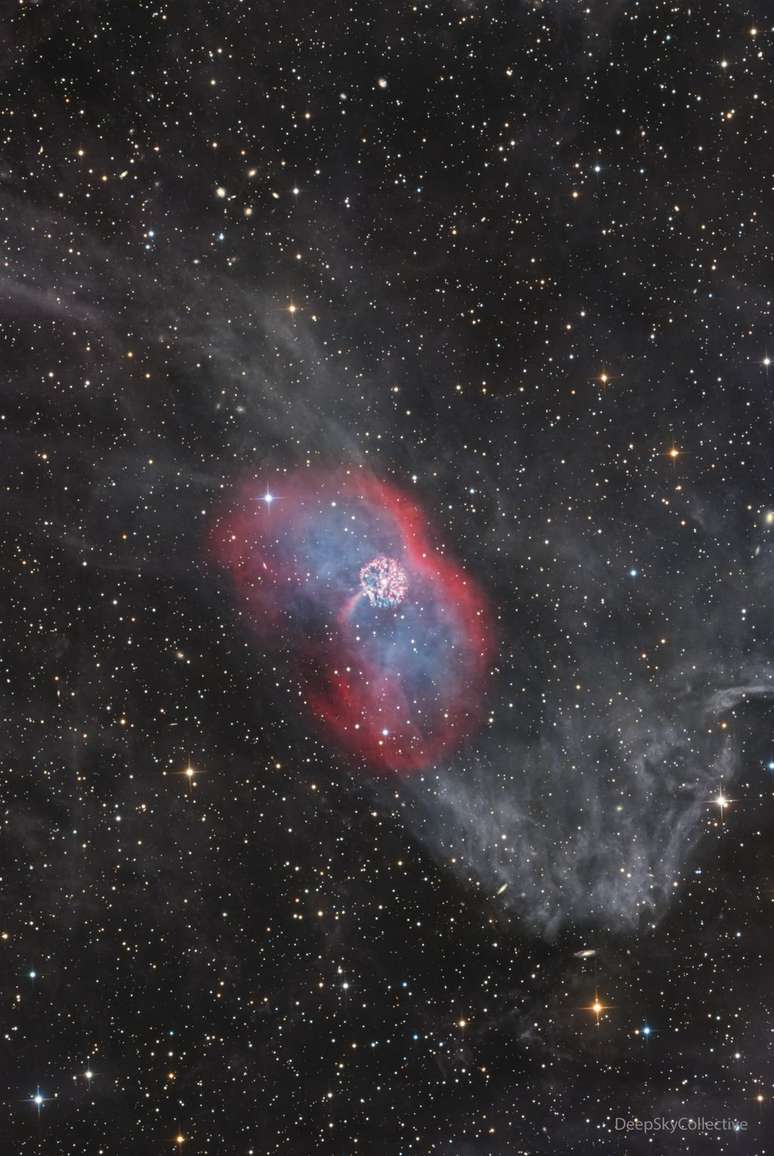 Trio de nebulosas e o sistema estelar GK Per (Imagem: Reprodução/Deep Sky Collective)