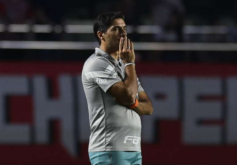 Abel Ferreira citou Estêvão como exemplo de comportamento dentro de campo.