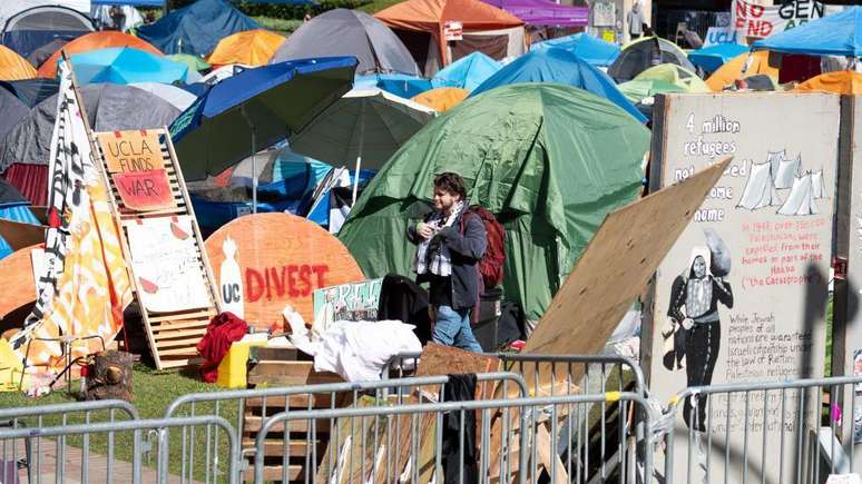 Desde quinta-feira, cerca de 200 estudantes acampam no campus da UCLA