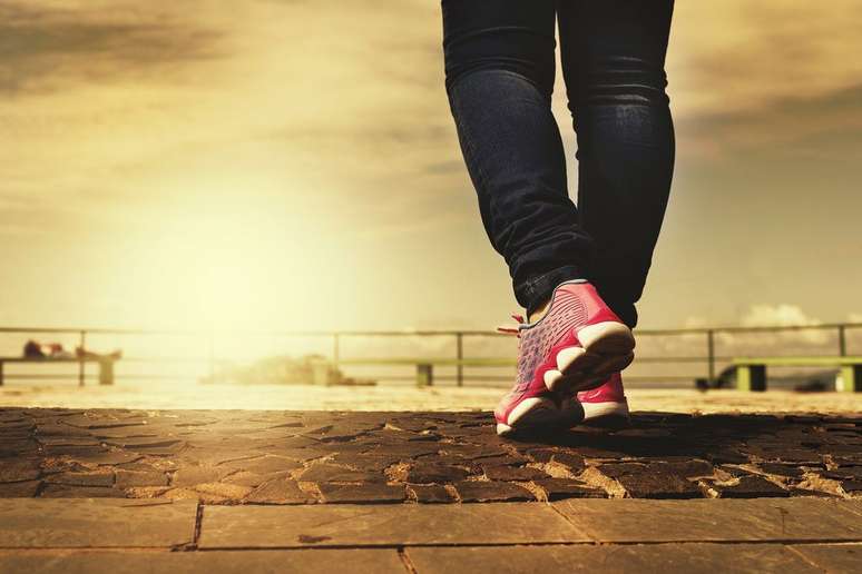 Praticar exercícios, ter uma boa dieta e adotar outros fatores de um estilo de vida saudável aumentam o tempo de vida, apesar da genética (Imagem: Daniel Reche/Pixabay)
