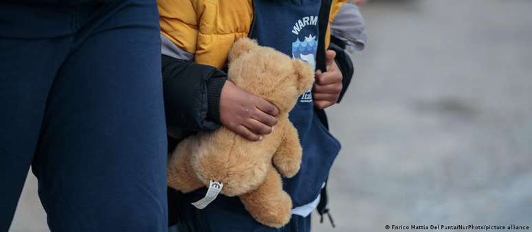 Muitas crianças e adolescentes em fuga chegam desacompanhadas à Europa