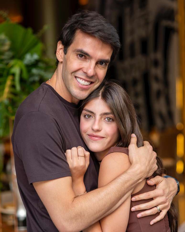 Kak&aacute; homenageia a filha, Isabella