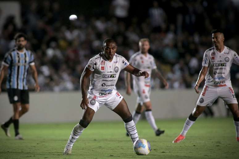 Fantasma e Tricolor travaram jogo equilibrado em Ponta Grossa.