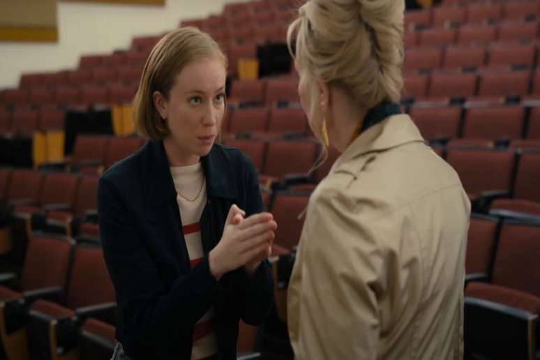 &ldquo;Hacks&rdquo; explora a improv&aacute;vel rela&ccedil;&atilde;o de mentorias entre uma comediante lend&aacute;ria e uma jovem escritora de com&eacute;dia 