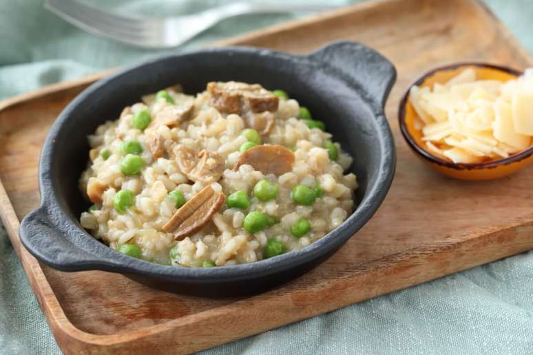 Risoto de cogumelo e ervilha