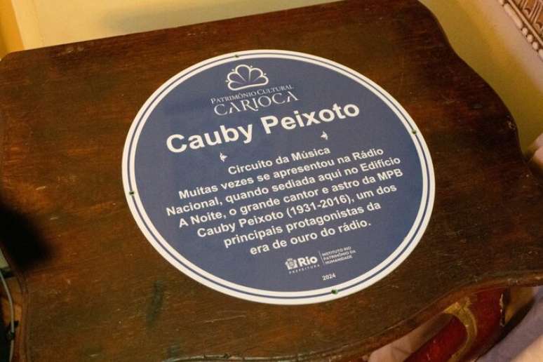 Placa em homenagem a Cauby Peixoto marca declaração do cantor como Patrimônio Cultural Carioca