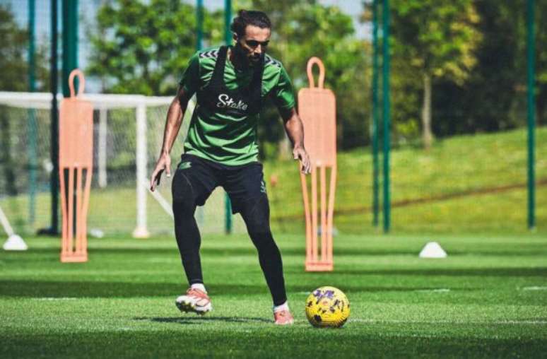 Divulgação / Everton - Legenda: Jogadores do Everton durante treinamento da equipe -