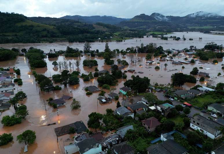 Vista aérea de área inundada perto do rio Taquari, na cidade de Encantado, no Rio Grande do Sul