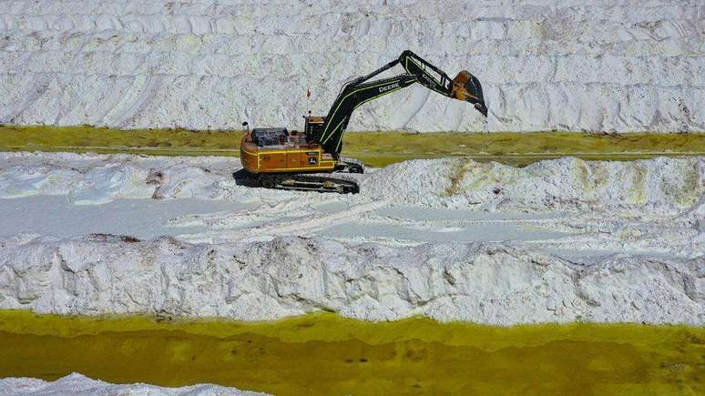 Extração de lítio no Deserto do Atacama, no Chile, localizado dentro do chamado 'triângulo do lítio'