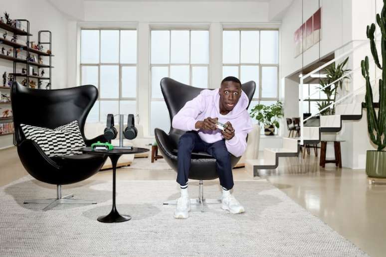 Hospedagem pelo Airbnb oferece ficar em um loft do tiktoker Khaby Lame, em sua cidade natal, Mil&atilde;o, na It&aacute;lia, e passar a noite jogando Fortnite Battle Royale com ele