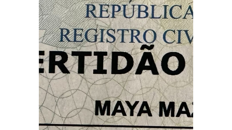 Maya Mazzafera, de 43 anos, confirmou mudança de gênero após postar foto de novo documento