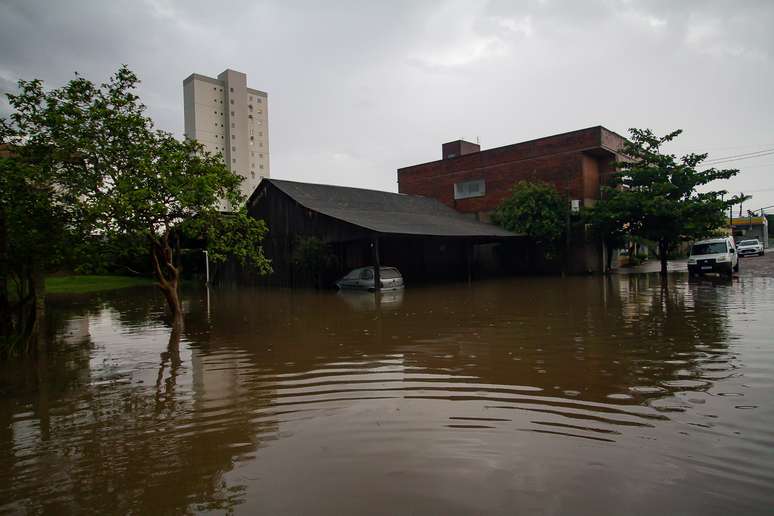 Pontos de alagamento em ruas da cidade de Venâncio Aires, no Rio Grande dos Sul, nesta quarta-feira, 01 de Maio