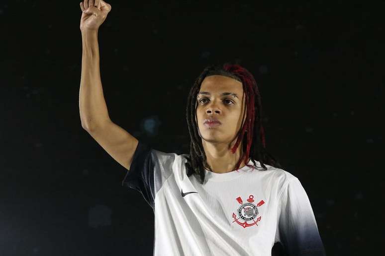 Corinthians lan&ccedil;a nova camisa para a temporada 24/05; confira. 