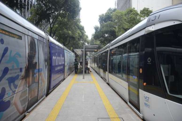 VLT Line 3, which connects Central do Brasil and Santos Dumont Airport, starts operating in the early afternoon (26th). VLT Line 3, which connects Central do Brasil and Santos Dumont Airport, starts operating in the early afternoon (26th).