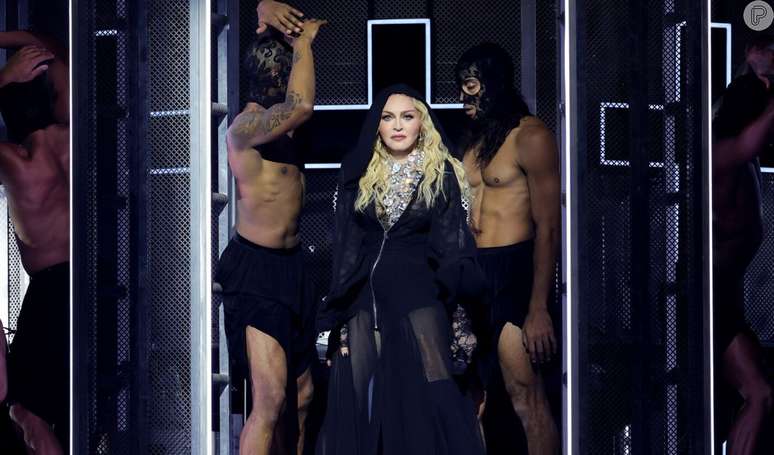 Madonna does a sound check in Copacabana and an unusual detail in the singer’s look becomes a topic of discussion on social media