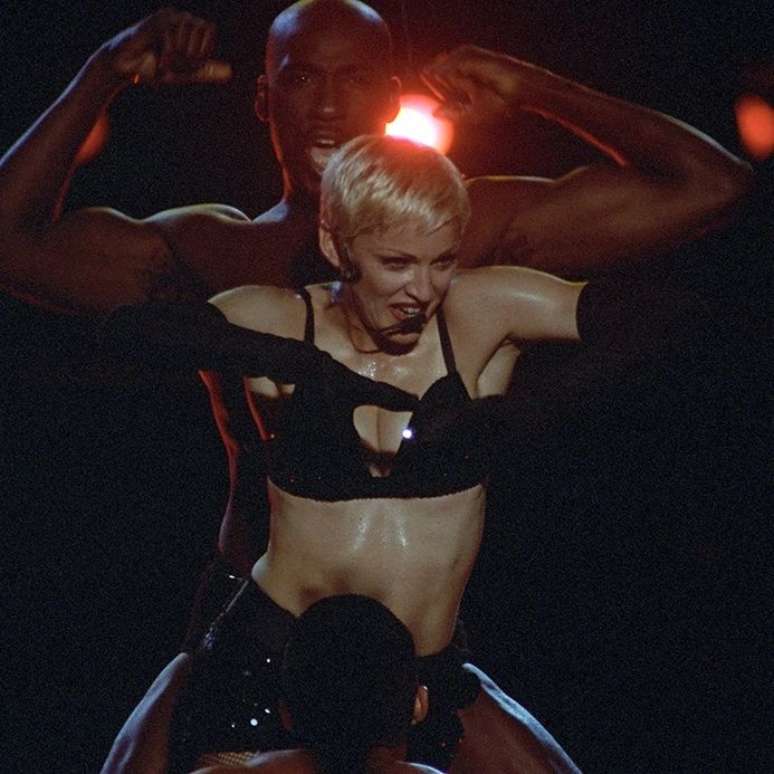 Madonna no palco, em 1993